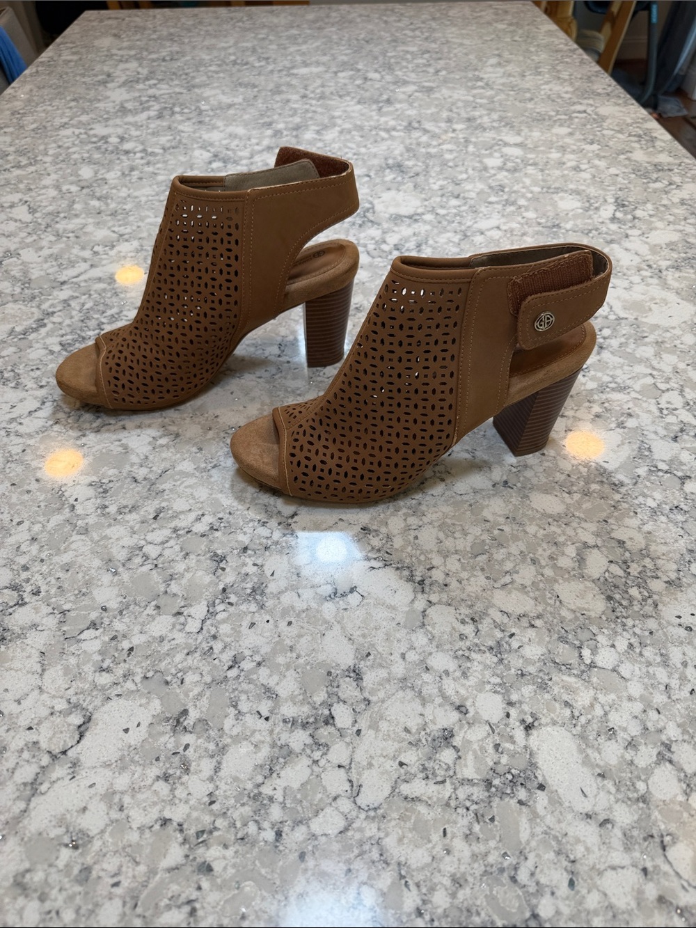 Giani Bernini Tan light brown Open-Toe Block Heel Booties suede  size 9